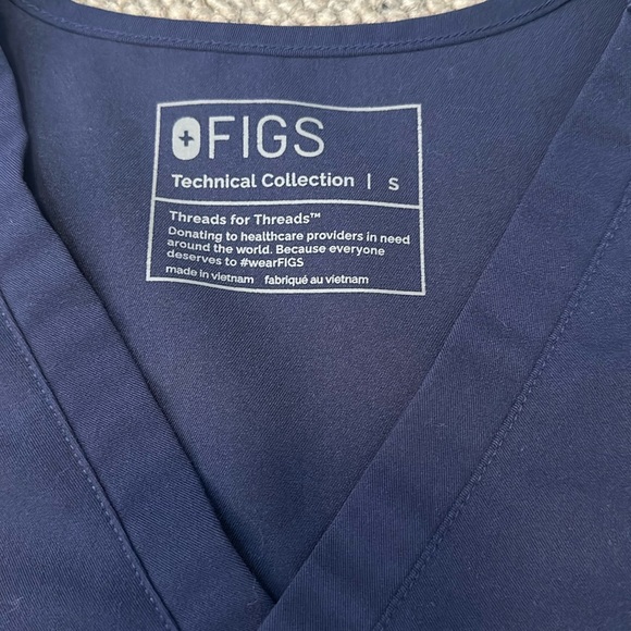 FIGS Women’s Catarina Navy One-Pocket Scrub Top Size Small - Picture 2 of 4